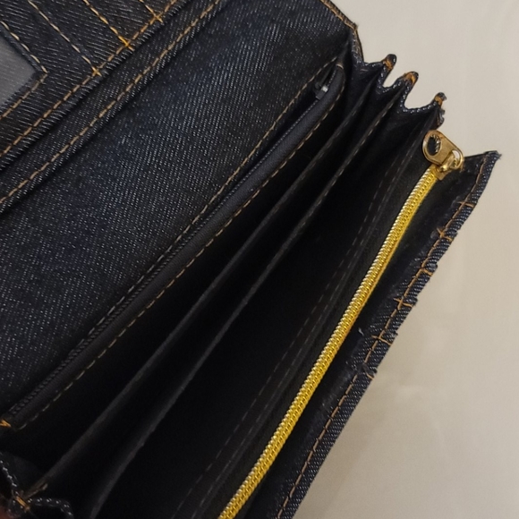 2/$25 or 3/$30 Painted girl wallet - new w/o tags - Picture 3 of 5